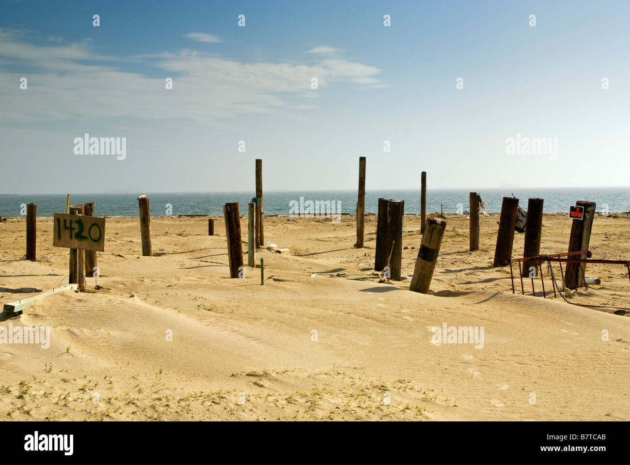 Piers de maison détruite par l'ouragan Ike en 2008 dans Crystal Beach à Bolivar Peninsula New York USA Banque D'Images