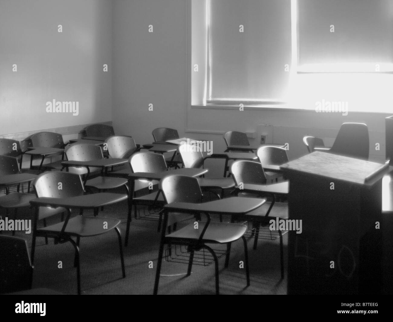 Salle de classe vide et lutrin à St. John's University dans le Queens, New York. Banque D'Images