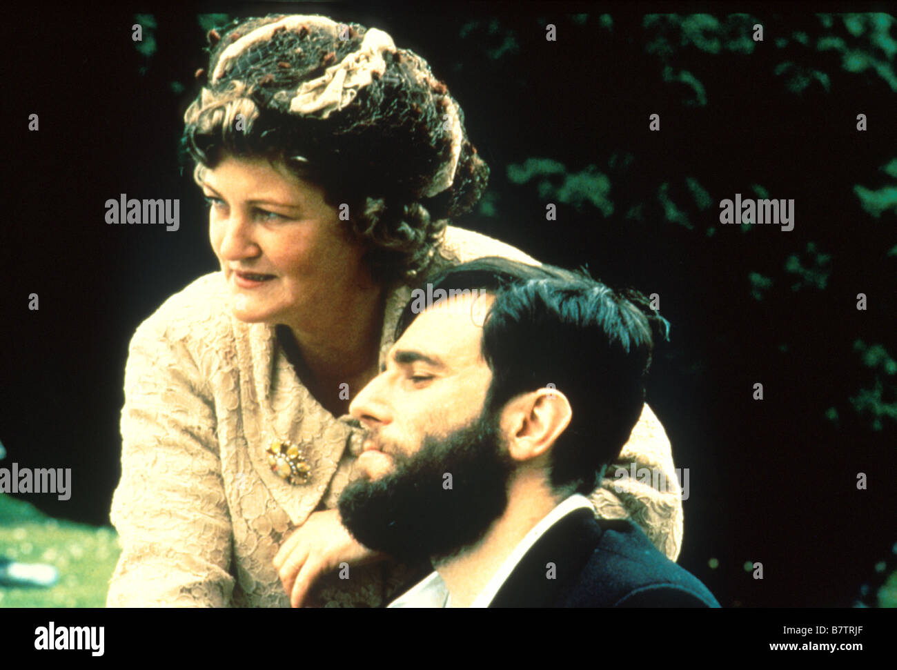 Mon pied gauche : l'histoire de Christy Brown Année : 1989 - Irlande / Royaume-Uni Brenda Fricker , Daniel Day-Lewis Réalisateur : Jim Sheridan Banque D'Images