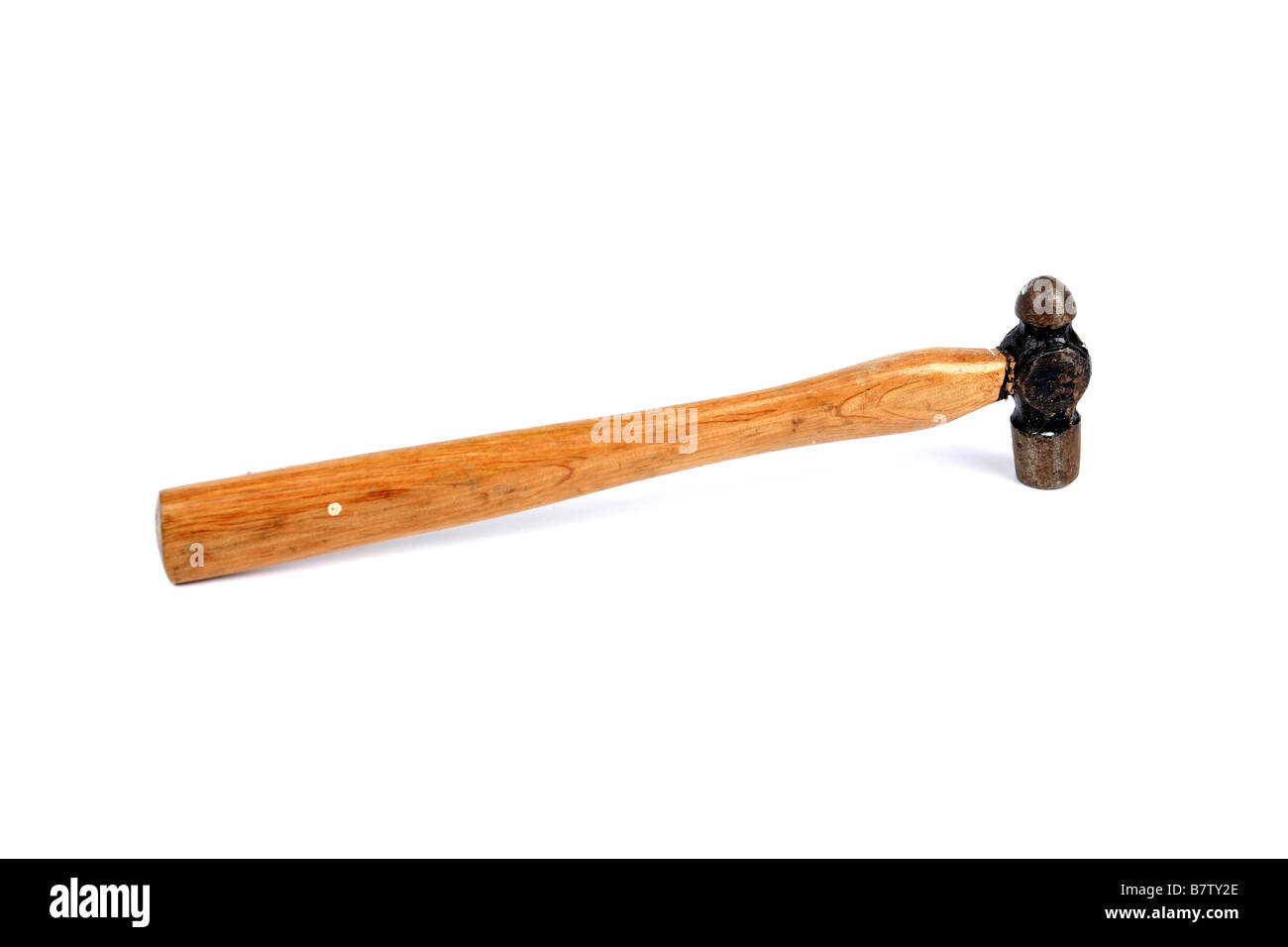 Poignées en bois marteau tête de bille sur un fond blanc. Banque D'Images