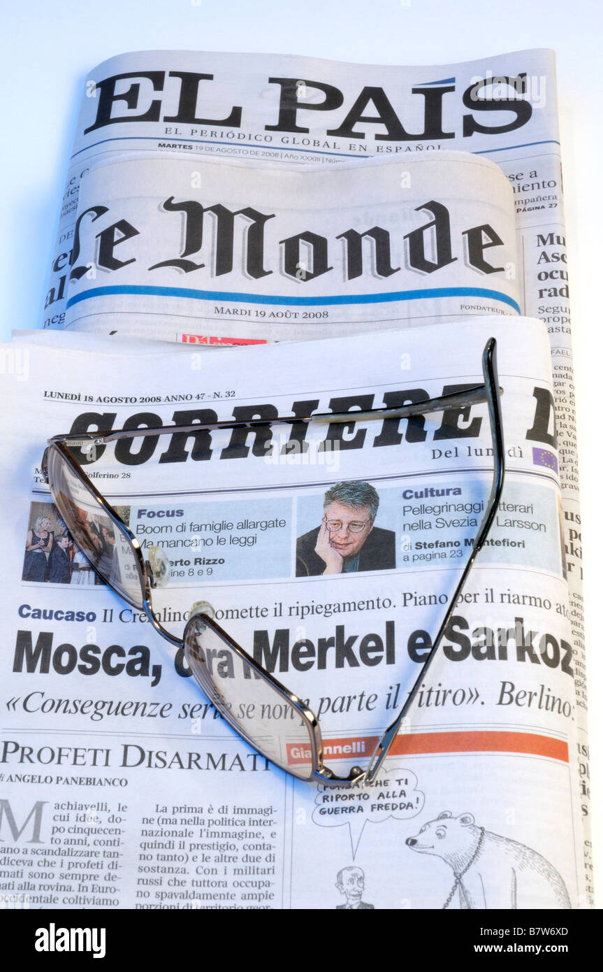 Les journaux européens avec des lunettes Banque D'Images
