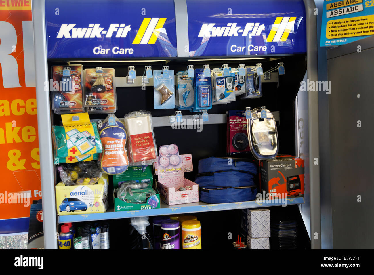 Kwik Fit car care articles en vente Banque D'Images