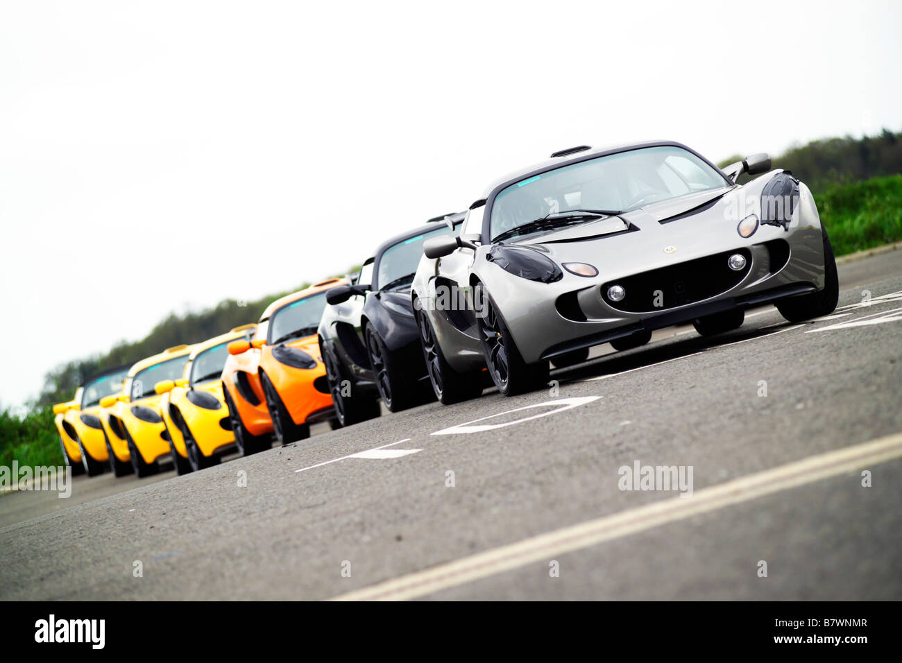 Une rangée de voitures de sport Lotus à l'usine Lotus Norfolk UK Banque D'Images