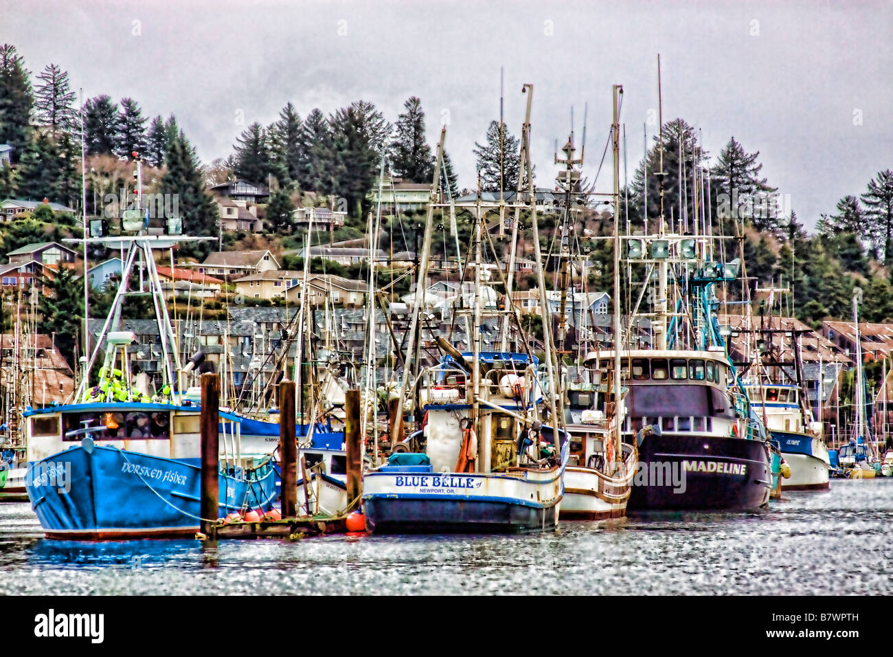 Photo illustration effet pictural de bateaux de pêche sur la côte de l'Oregon. Banque D'Images