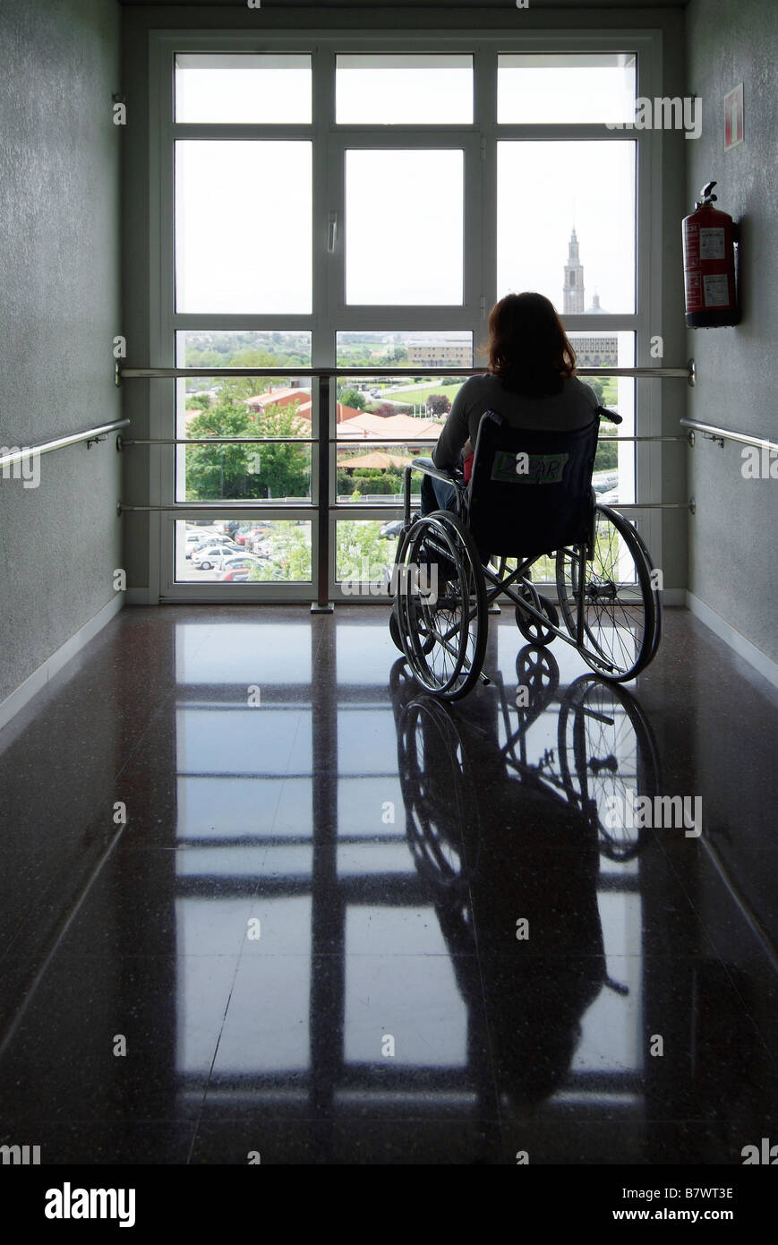 Femme en fauteuil roulant à l'hôpital de Cabueñes, Gijon, Asturias, Espagne Banque D'Images