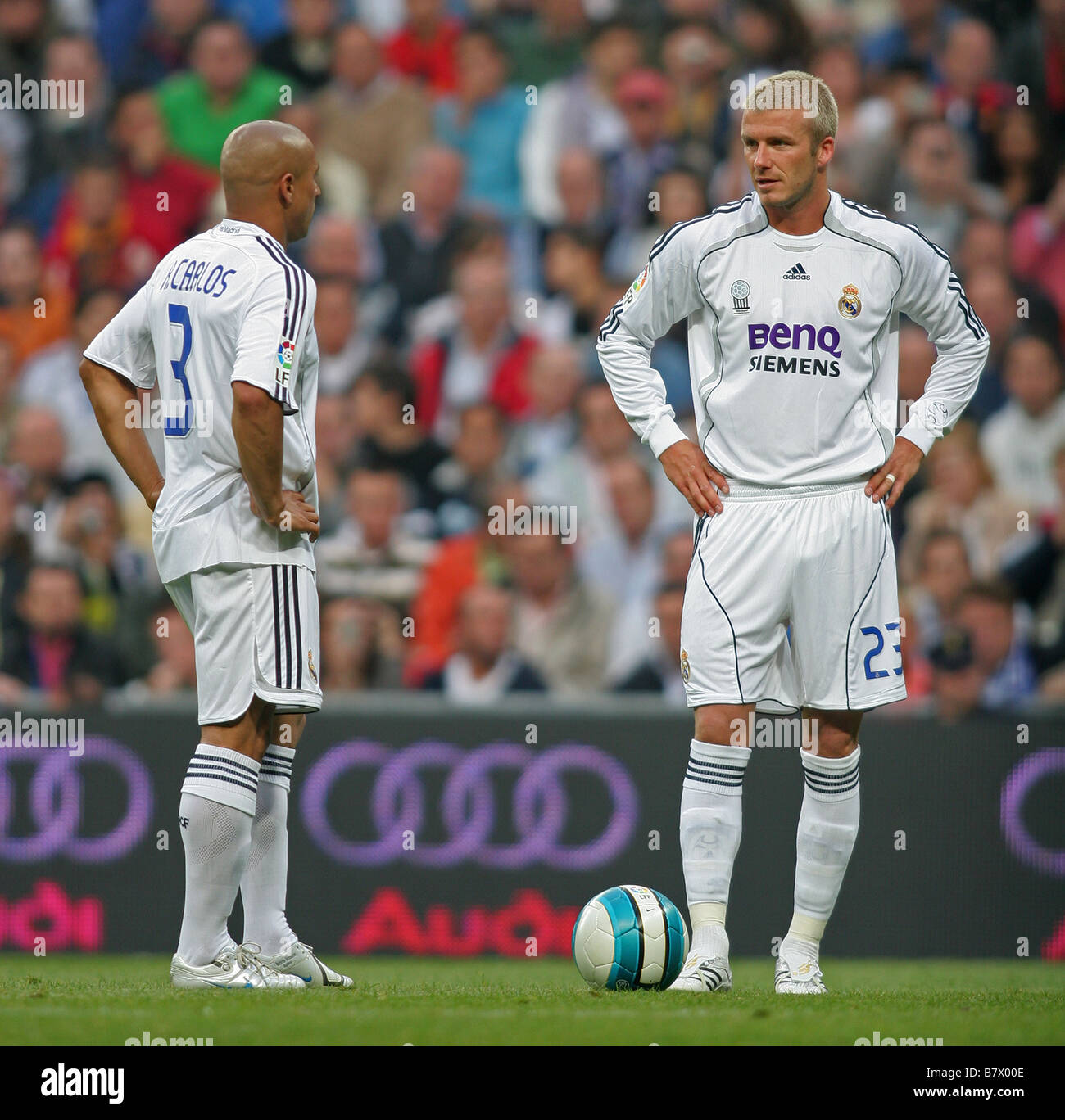 David Beckham un Roberto Carlos lors d'un match du Real Madrid Football Club Banque D'Images