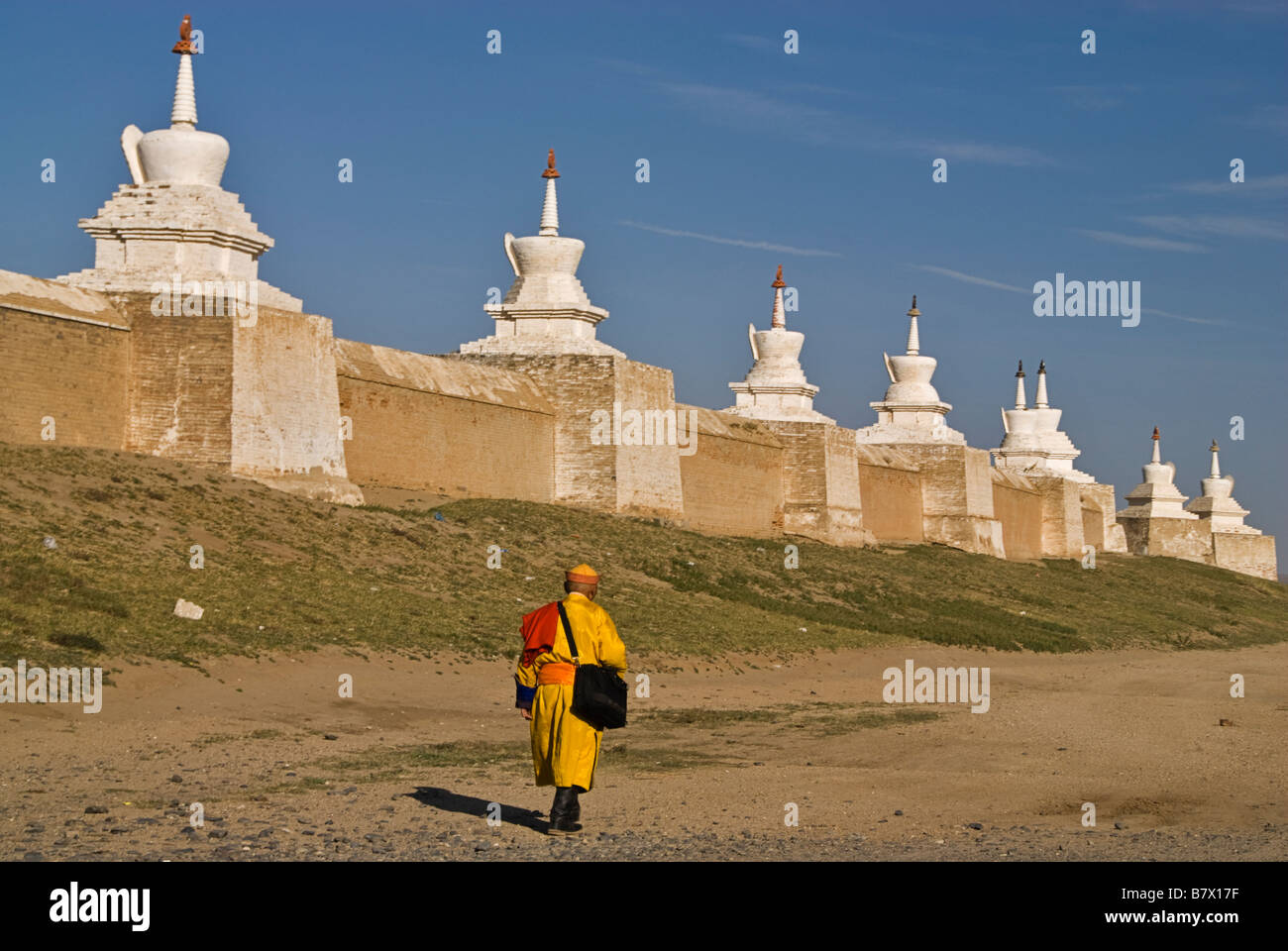 Le moine bouddhiste à proximité Zuu Khiid monastère Kharkhorin Karakorum Mongolie Banque D'Images