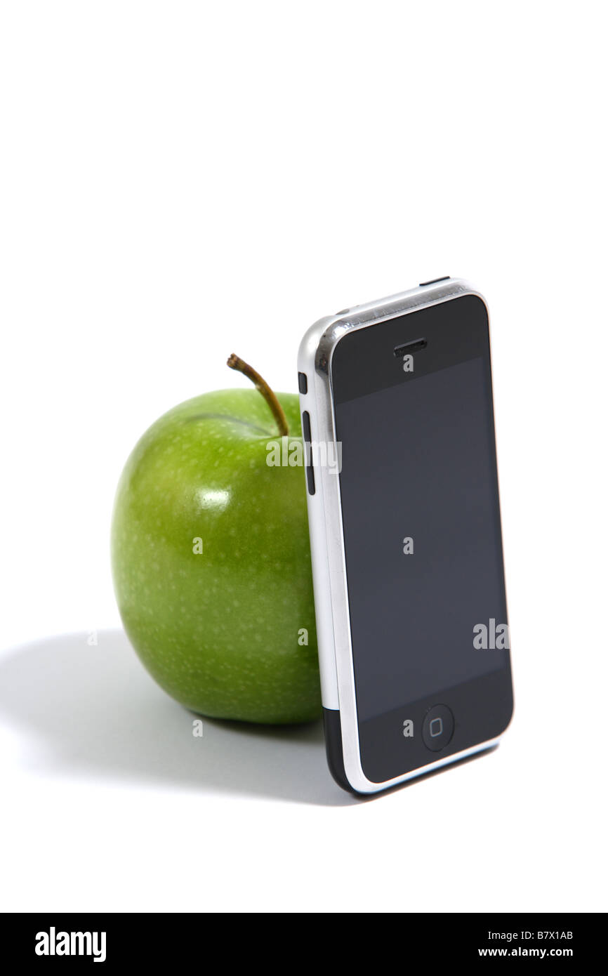 Un téléphone moderne isolé sur blanc dans le studio Banque D'Images