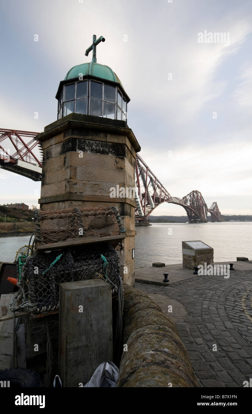 Balise de navigation antiques à North Queensferry, Ecosse. Banque D'Images