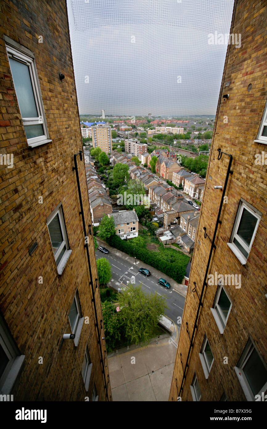 Une vue de la Cour d'habitation conseil towerblock Wayman à Hackney, East London, England Banque D'Images