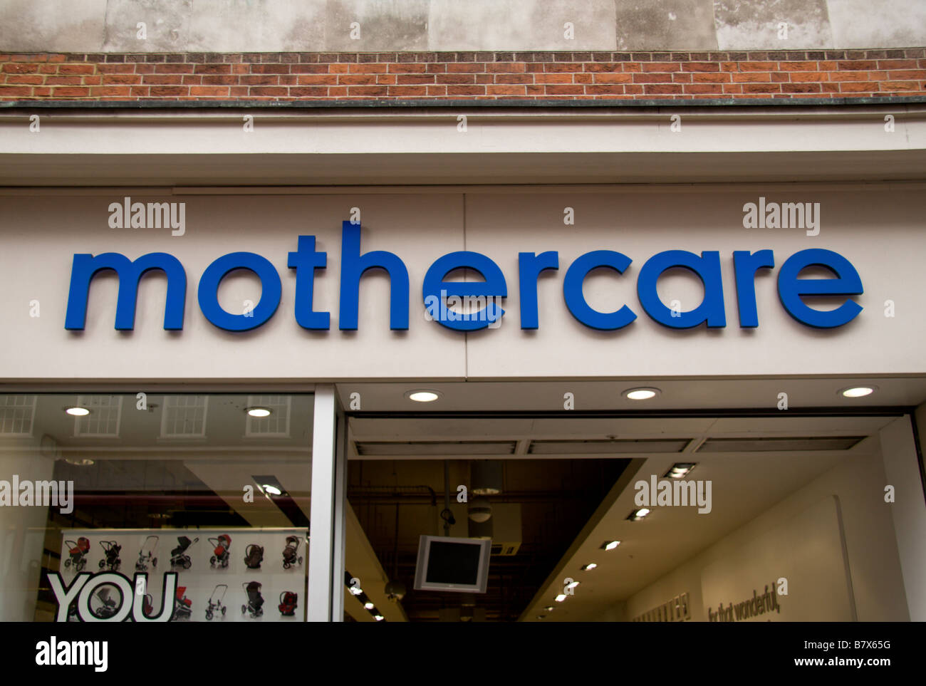 Une enseigne au-dessus de la boutique de Mothercare Oxford Street, Londres. Jan 2009 Banque D'Images