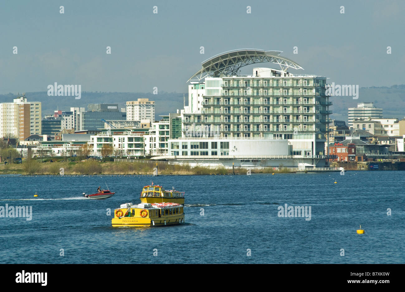 Cardiff Bay montrant à St Davids Hotel Galles Banque D'Images