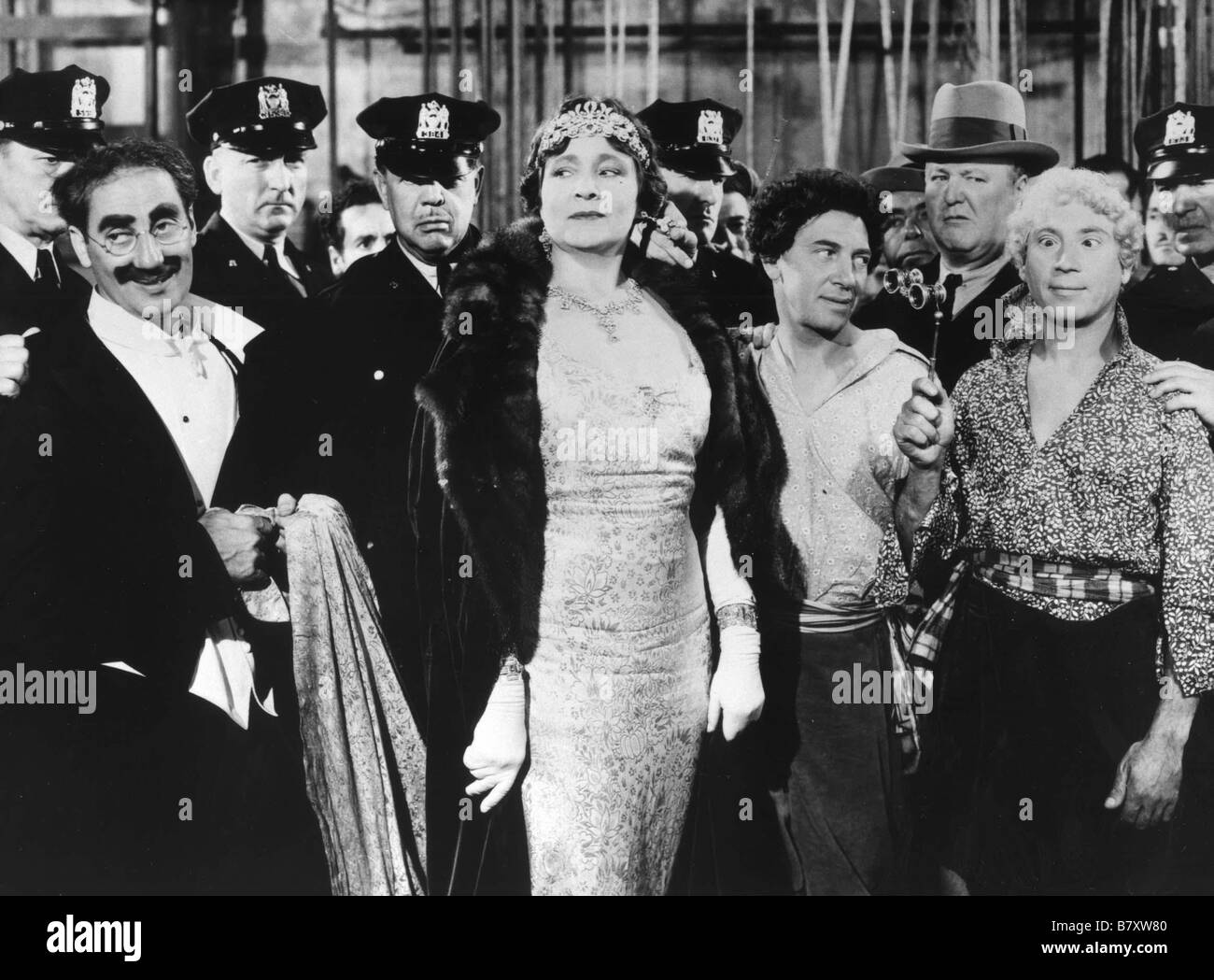 A Night at the Opera Année : 1935 USA Groucho Marx, Chico Marx, Harpo Marx Réalisateur : Sam Wood Banque D'Images
