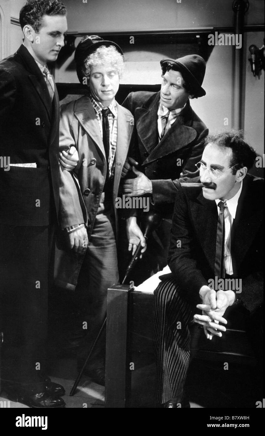 A Night at the Opera Année : 1935 USA Groucho Marx, Chico Marx, Harpo Marx Réalisateur : Sam Wood Banque D'Images
