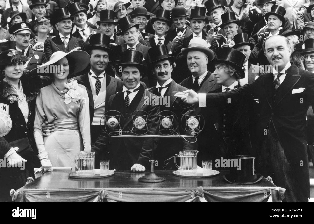 A Night at the Opera Année : 1935 USA Groucho Marx, Chico Marx, Harpo Marx Réalisateur : Sam Wood Banque D'Images