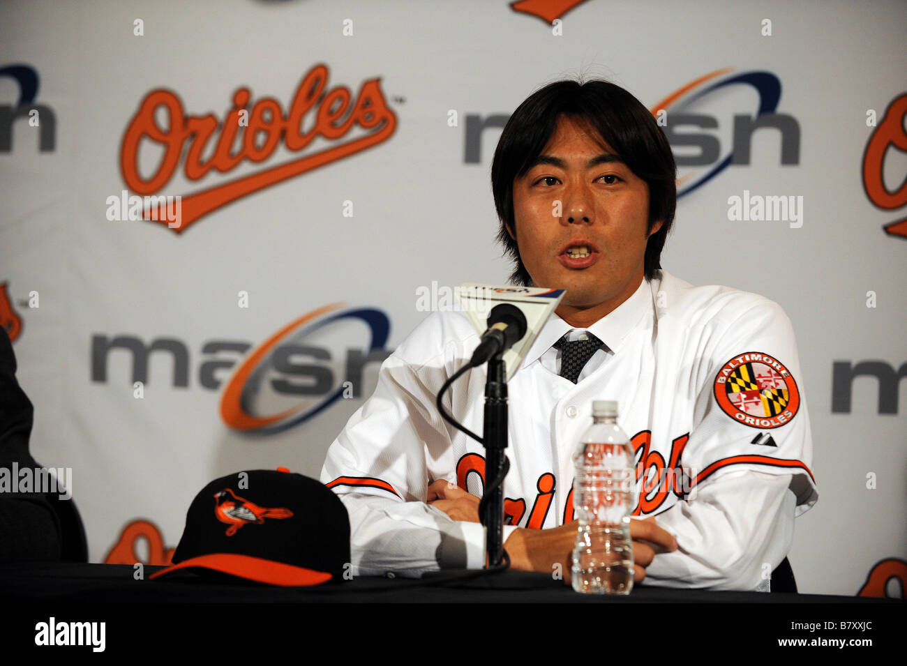 Orioles Koji Uehara 14 janvier 2009 MLB New Baltimore Orioles pitcher Koji Uehara assiste à une conférence de presse à l'Oriole Park at Camden Yards de Baltimore Maryland USA Photo par AFLO 0559 Banque D'Images