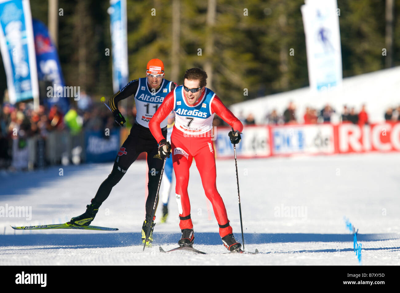 Magnus H gémir ni 17 janvier 2008 Combiné nordique Magnus Hovdal Moan 7 R de la Norvège est en concurrence avec Bjoern Kircheisen d'Allemagne au cours de la DKB FIS Coupe du monde de combiné nordique Gundersen individuel HS140 10km au Parc olympique de Whistler dans la vallée Callaghan British Columbia Canada Photo par Toshi Kawano AFLO 2021 Banque D'Images