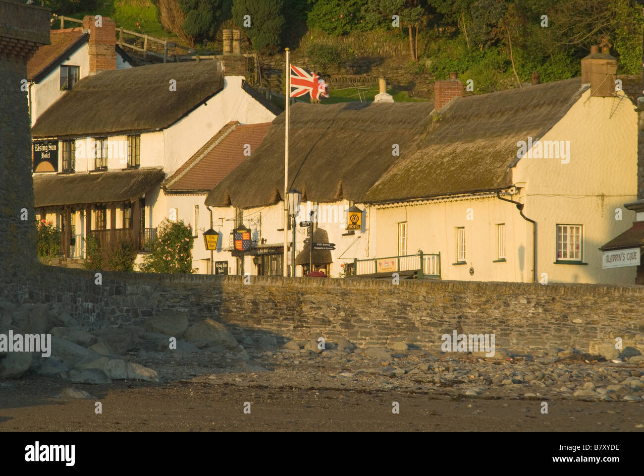 Lynmouth sur la côte nord du Devon au lever du soleil Banque D'Images
