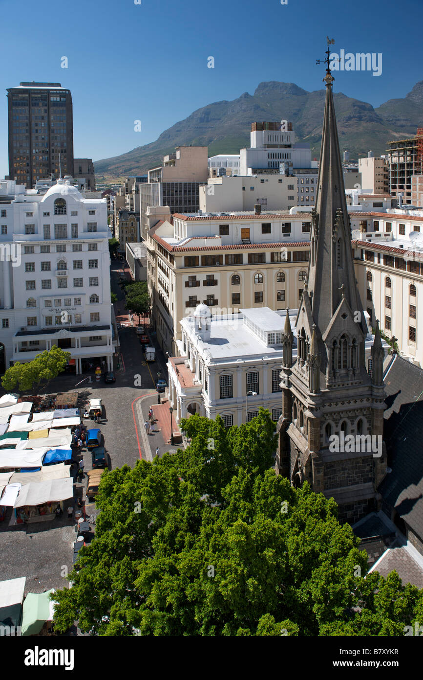 Vue aérienne de Greenmarket Square et les édifices dans la ville de Cape Town Afrique du Sud. Banque D'Images