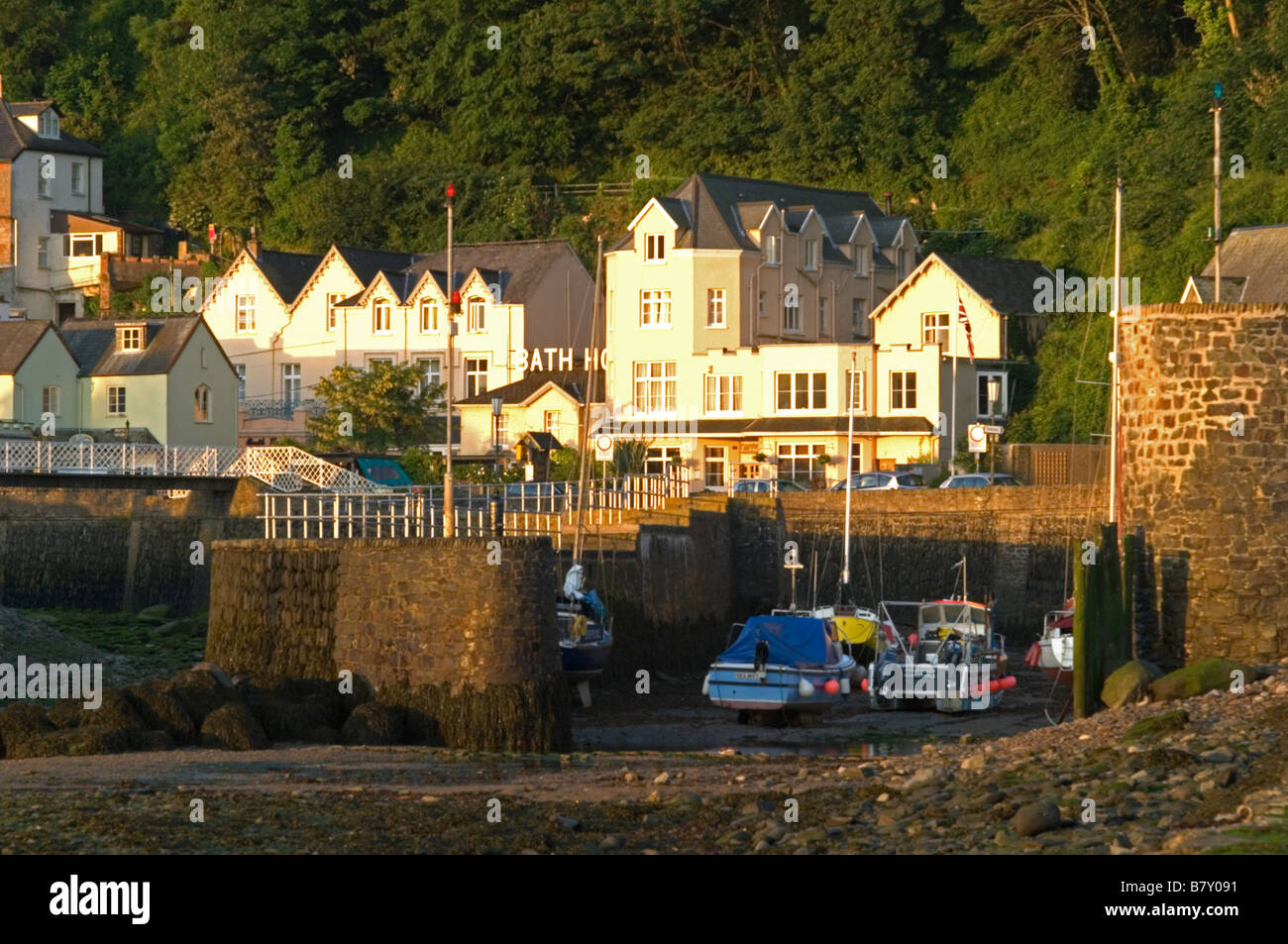 Lynmouth Harbour dans le Nord du Devon à l'aube Banque D'Images