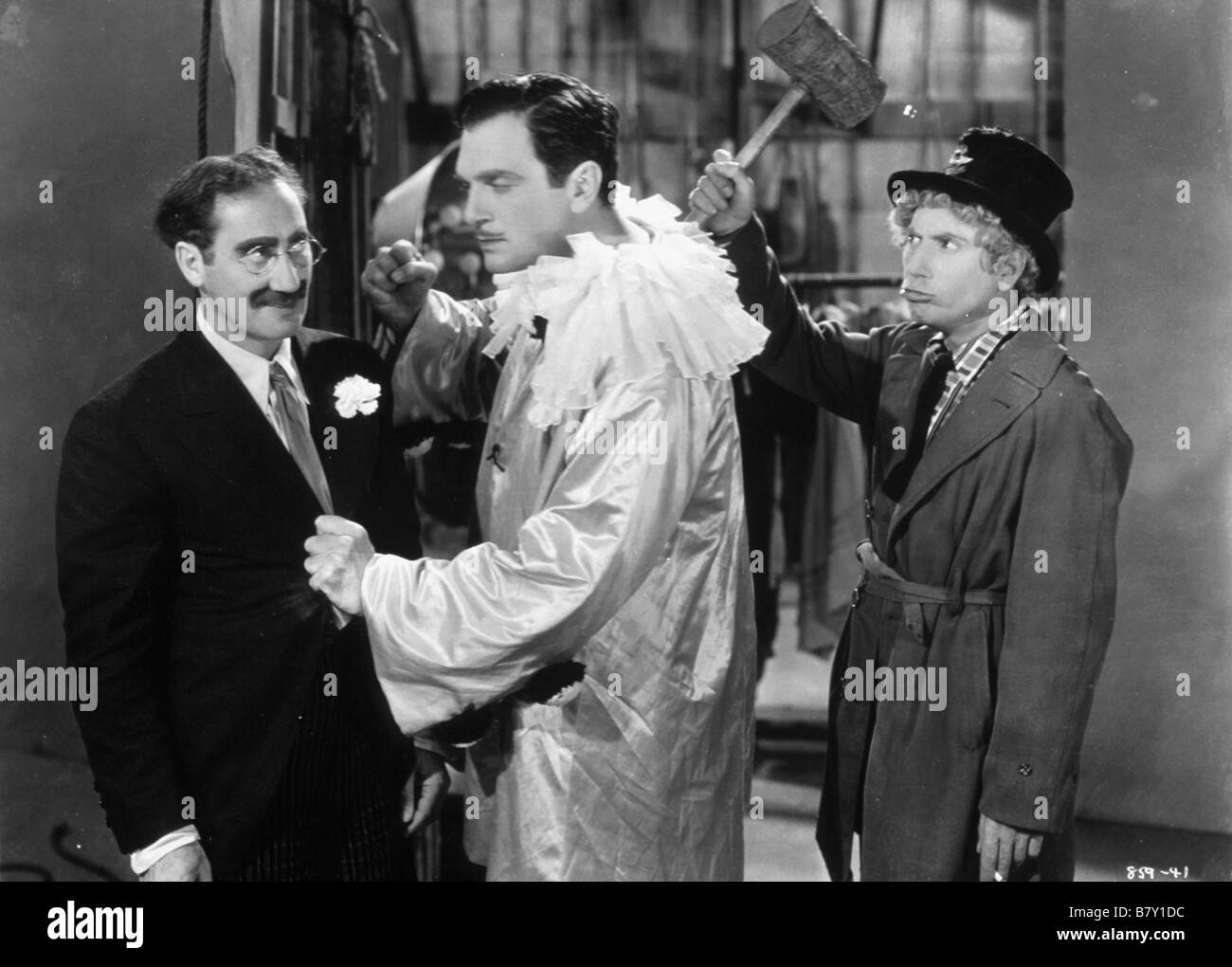 Une journée aux courses Année : 1937 USA Groucho Marx, Harpo Marx, Allan Jones Réalisateur : Sam Wood Banque D'Images