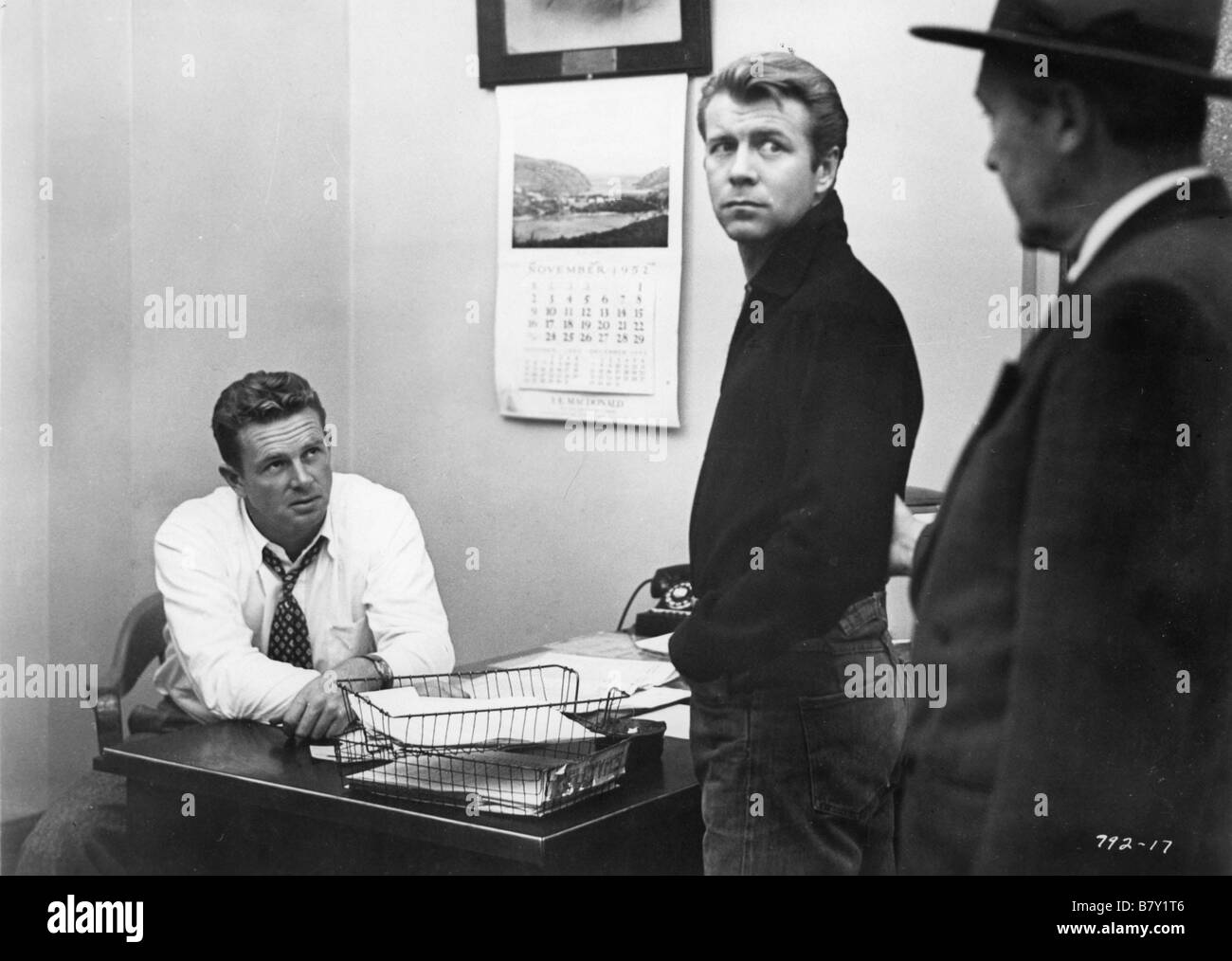 CHASSE AU GANG la ville est sombre année : 1953 USA Sterling Hayden , Gene Nelson Directeur : André De Toth Banque D'Images