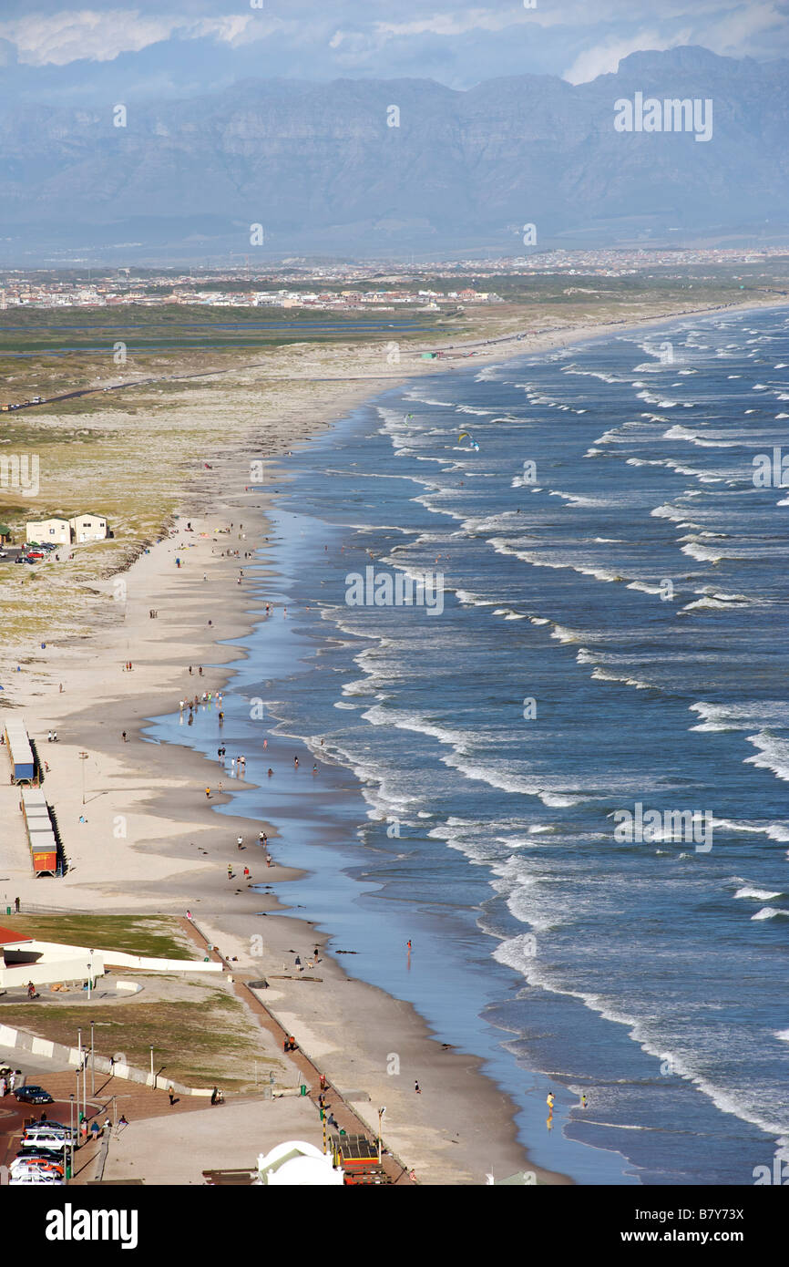Afficher le long de Muizenberg et Strandfontein les plages de False Bay le long de cap, littoral de l'Océan Indien. Banque D'Images