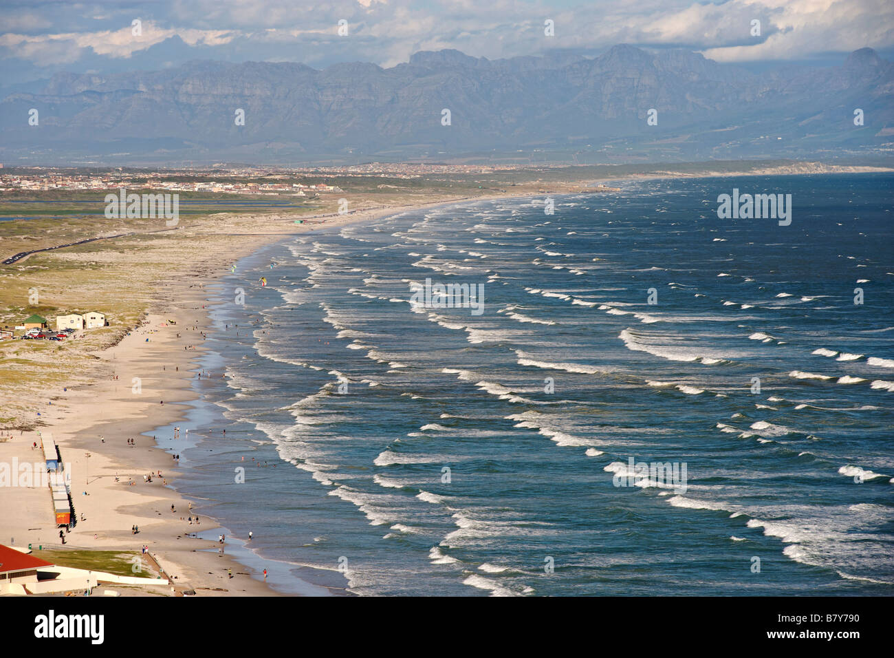 Afficher le long de Muizenberg et strandfontein les plages de False Bay le long de cap, littoral de l'Océan Indien. Banque D'Images