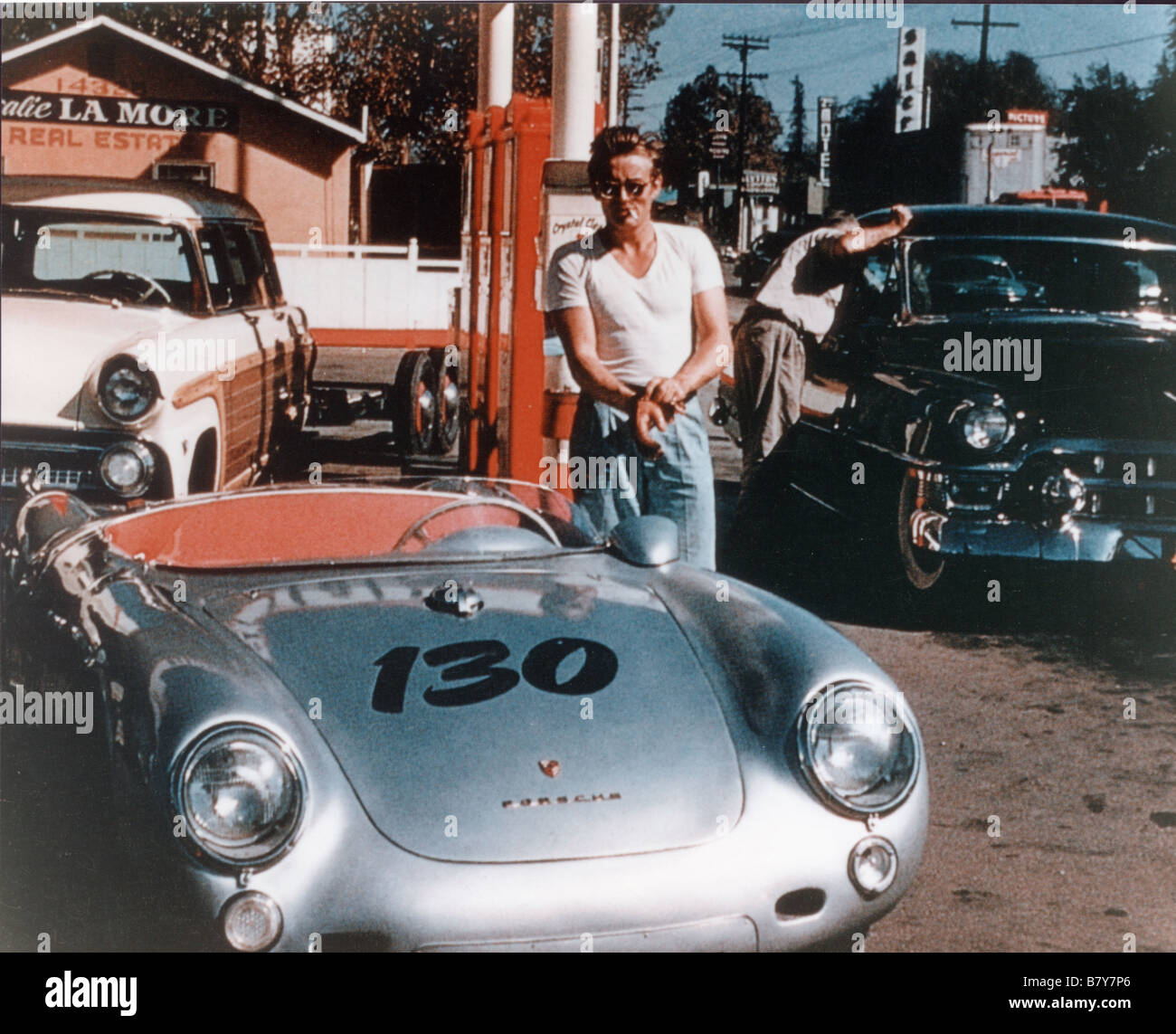 James Dean et sa Porsche Spyder 1955 Banque D'Images