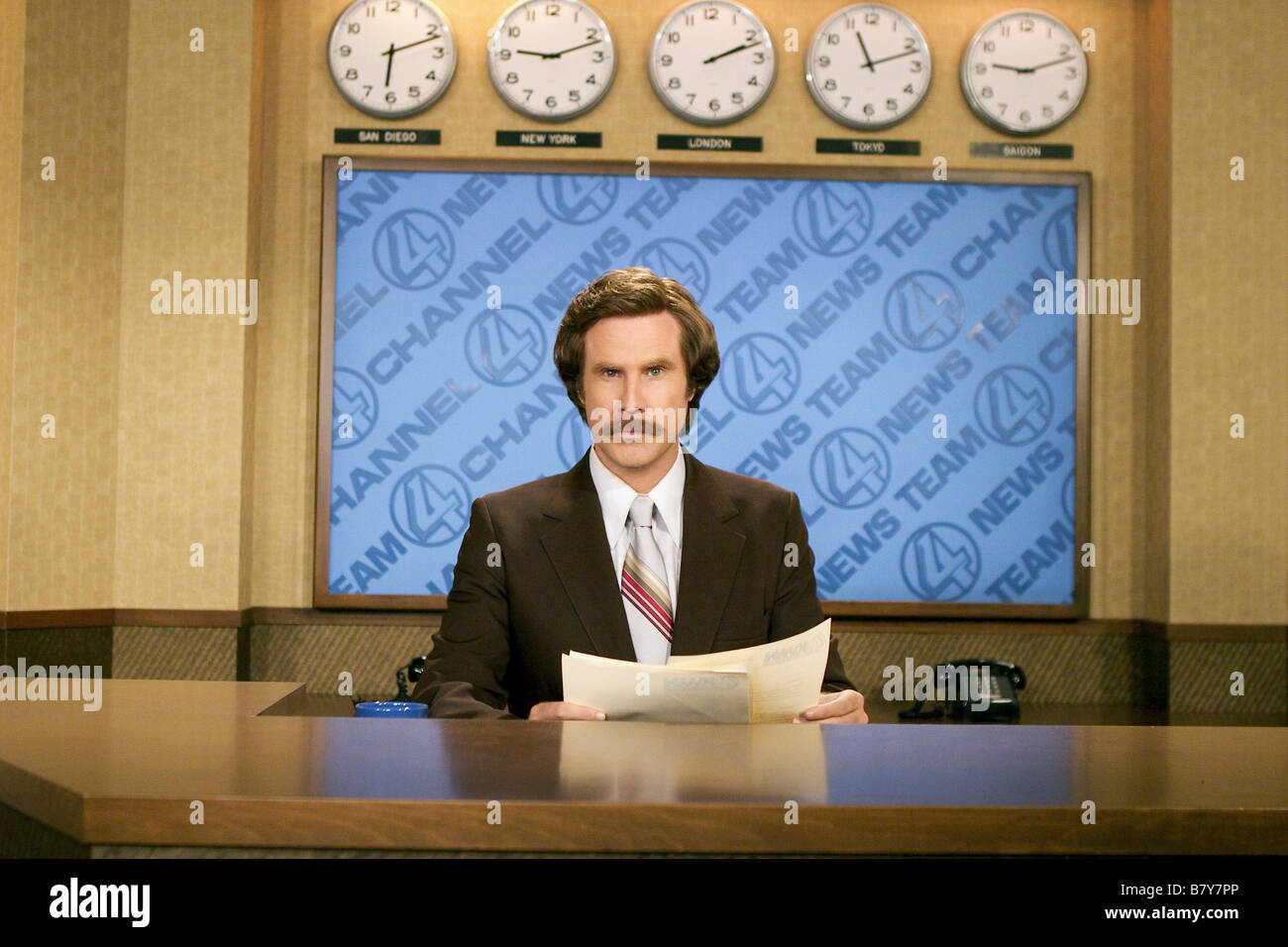 Presentateur vedette : la légende de Ron Burgundy Présentateur : la légende de Ron Burgundy Année : 2004 USA Will Ferrell Réalisateur : Adam McKay Banque D'Images