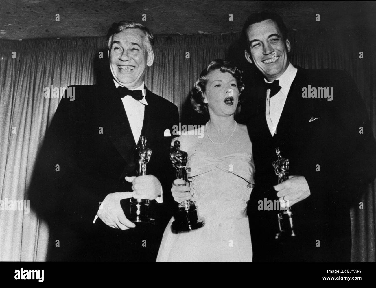 Claire Trevor, Walter Huston, John Huston 1949 Cérémonie d'Oscar du Meilleur Réalisateur John Huston / Meilleur Scénario, écrit Walter Huston Meilleur acteur dans un rôle de soutien Le Trésor de la Sierra Madre Année : 1948 USA Banque D'Images