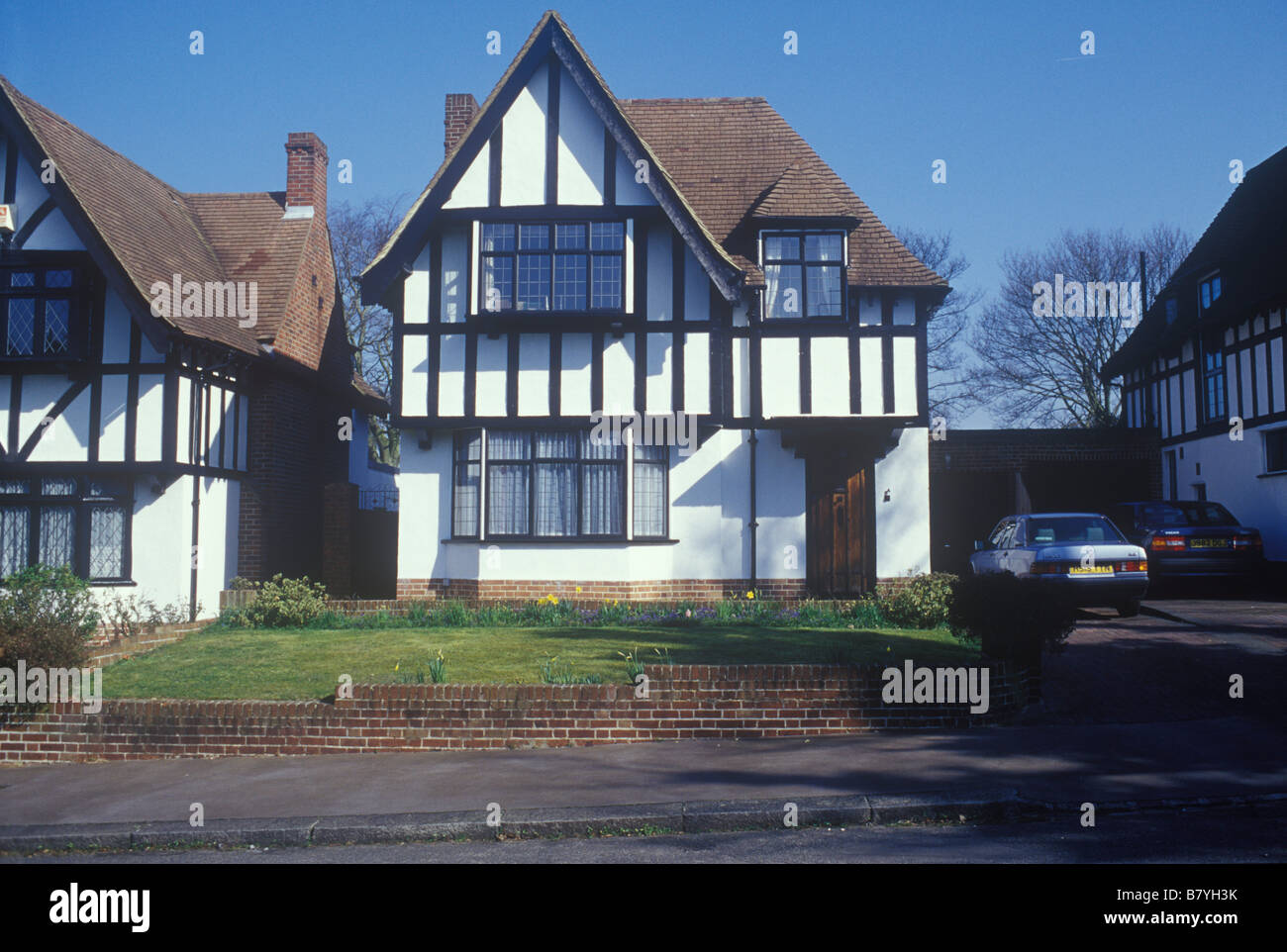 Norwood Surrey UK Home Counties typiques maisons familiales de banlieue maison construite en 1920 ou 1930 dans une simulation de style Tudor timber frame Banque D'Images