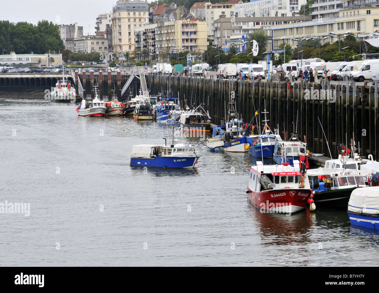 Marée basse à Boulogne-sur-Mer Port de pêche, la France. Banque D'Images