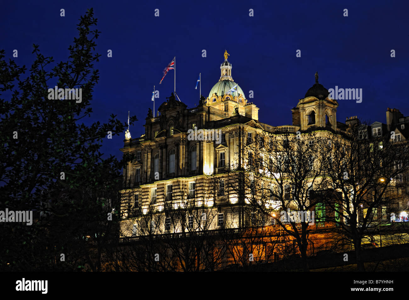 L'ancien siège de la Bank of Scotland Edinburgh's mound éclairée la nuit Banque D'Images