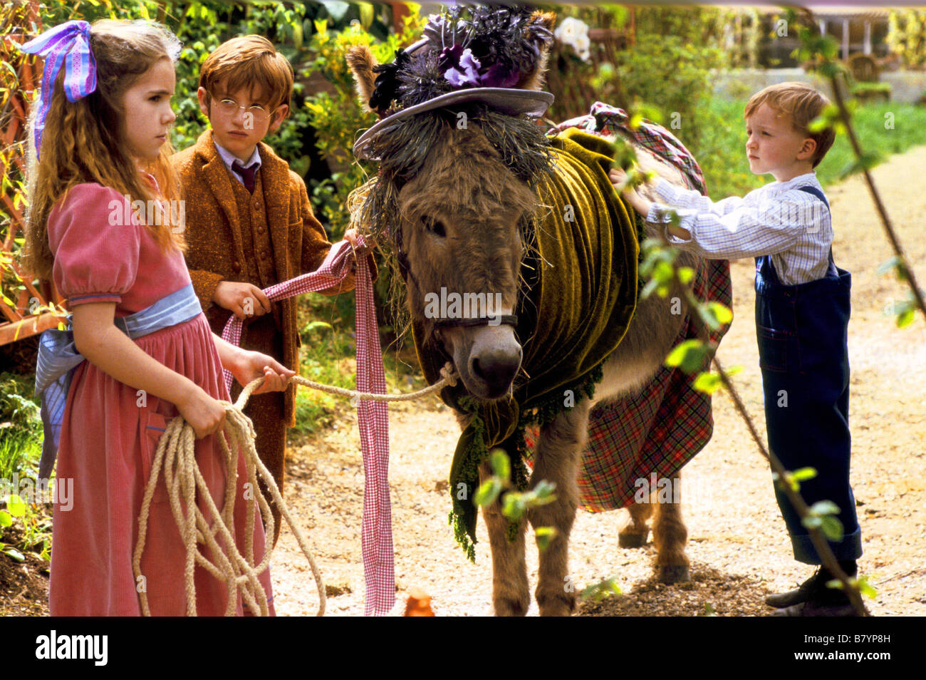 Nanny McPhee Année : 2005 USA / UK Jennifer Ray Daykin, Raphael Coleman, Sam Honywood Réalisateur : Kirk Jones Banque D'Images