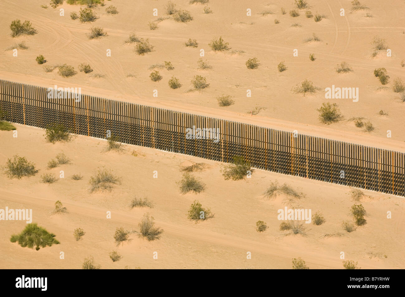 Le Mexique Nous frontière, par antenne, Dunes Impériale près de Calexico, en Californie Banque D'Images