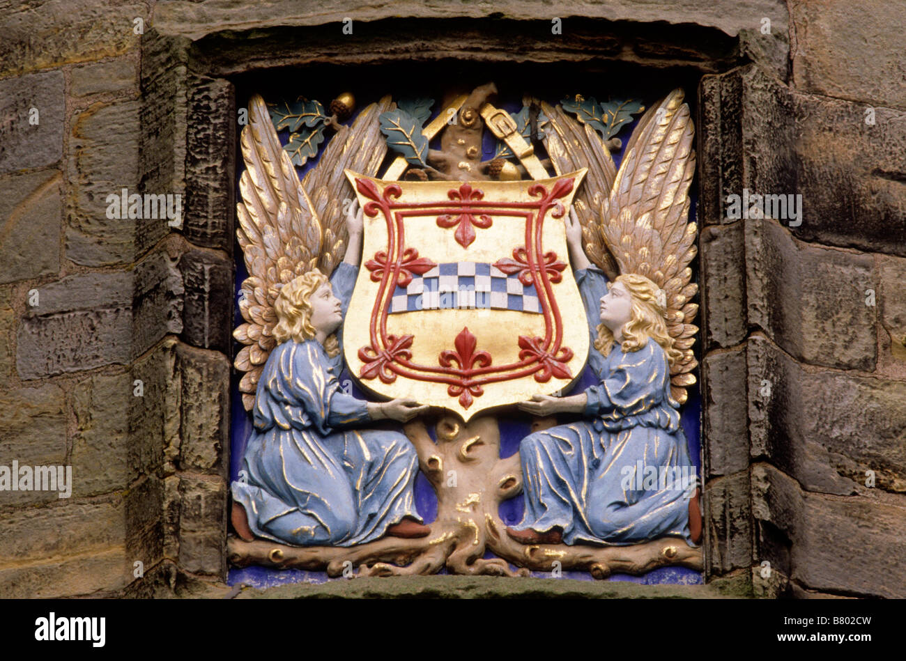 Palais de Falkland Gatehouse blason des armoiries de Stuart Bute bouclier périphérique pris en charge par les anges angel Scotland UK Banque D'Images