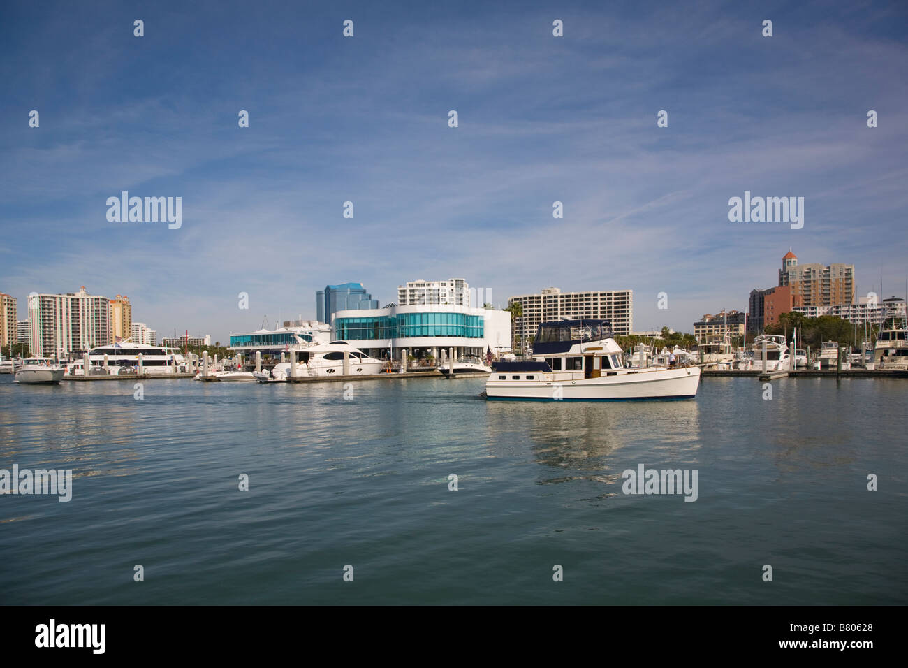 Marina Jacks et skyline de Bayfront Park sur la baie de Sarasota à Sarasota en Floride Banque D'Images