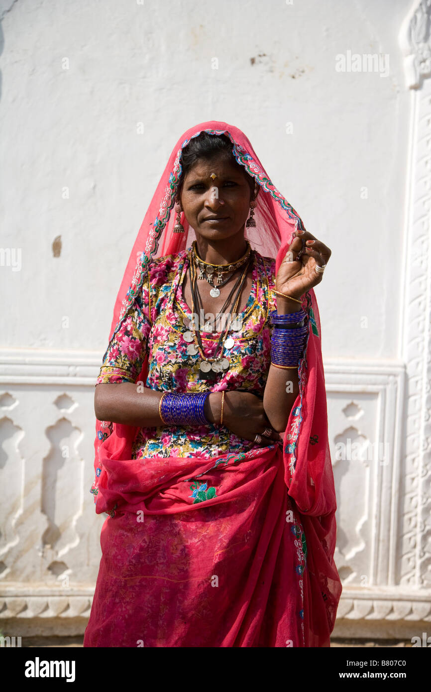 Rajathan Inde femme femme femme indienne de l Inde Rajathan Sari vetements traditionnels Photo Stock Alamy