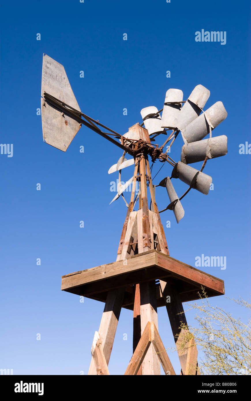 Un ancien moulin à vent de la fin de 1800 s Banque D'Images