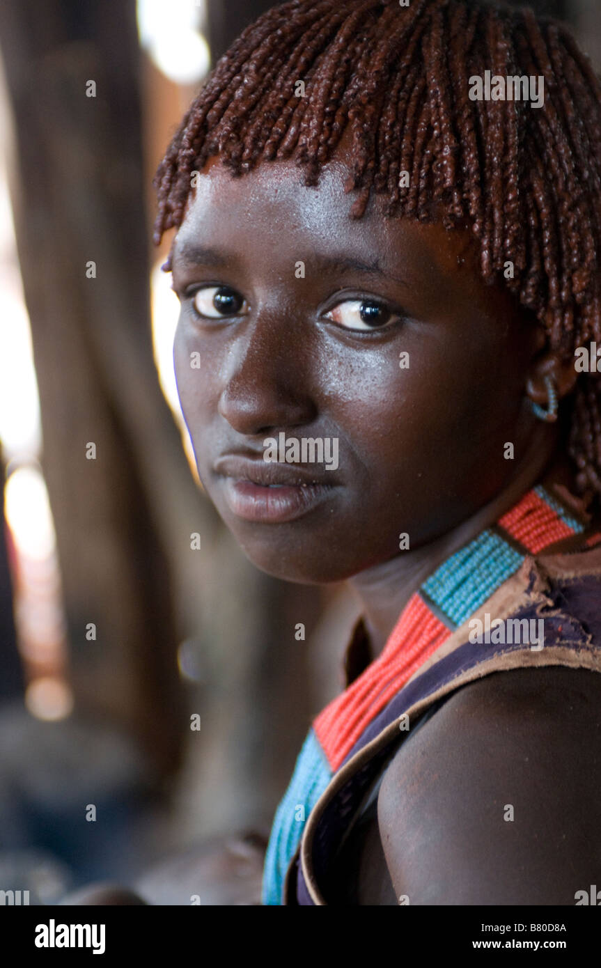 Young bride portrait au jumping de l'Afrique Ethiopie cérémonie bull Banque D'Images