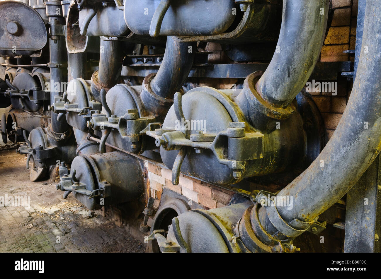 Autoclaves et des cheminées de gaz sur four à l'ancienne usine à gaz, maintenant un musée Banque D'Images