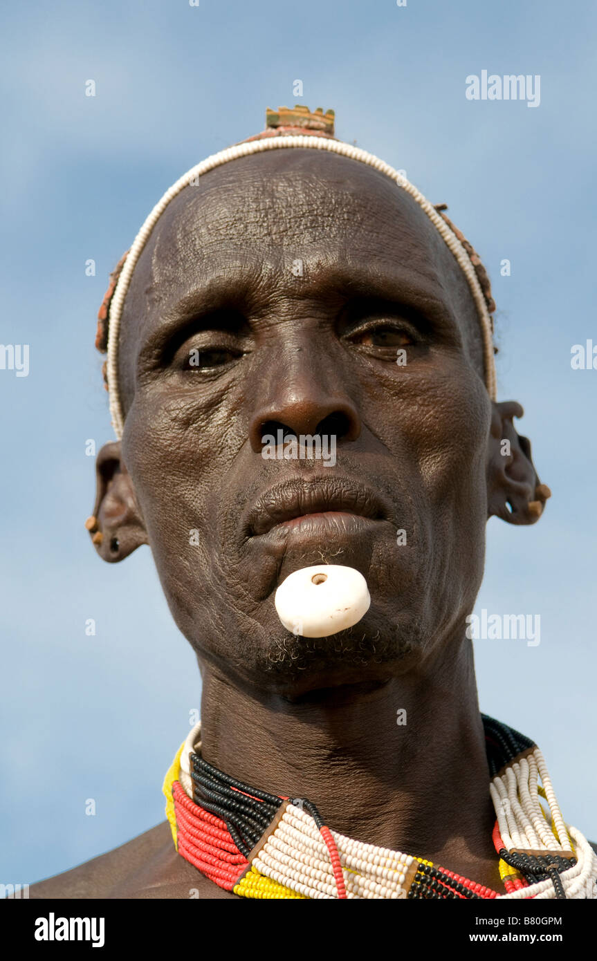 Guerrier de la tribu Karo Omovalley Afrique Ethiopie Banque D'Images