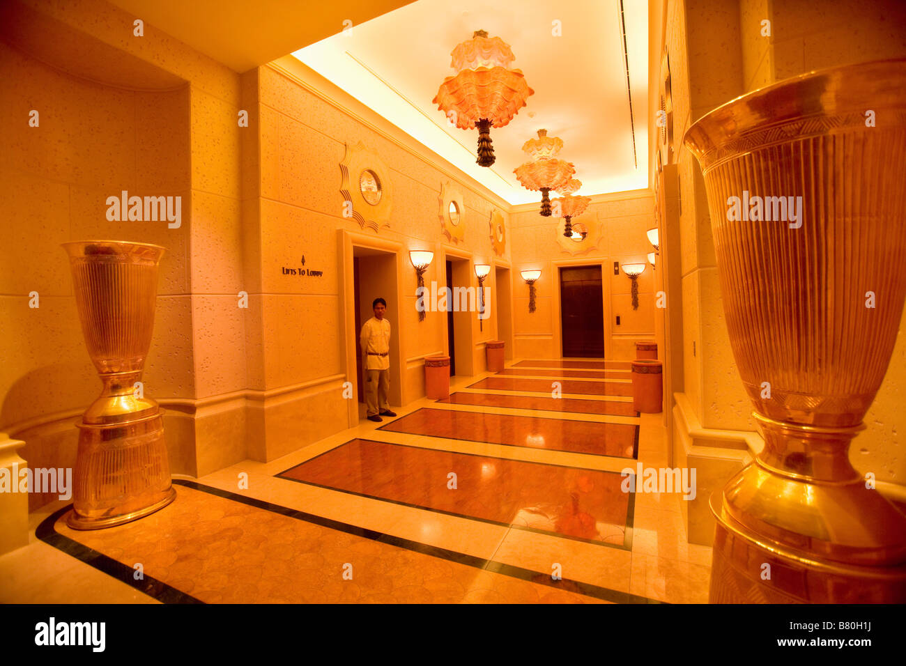 L'accès aux élévateurs de l'Atlantis hotel à Palm Jumeirah Banque D'Images