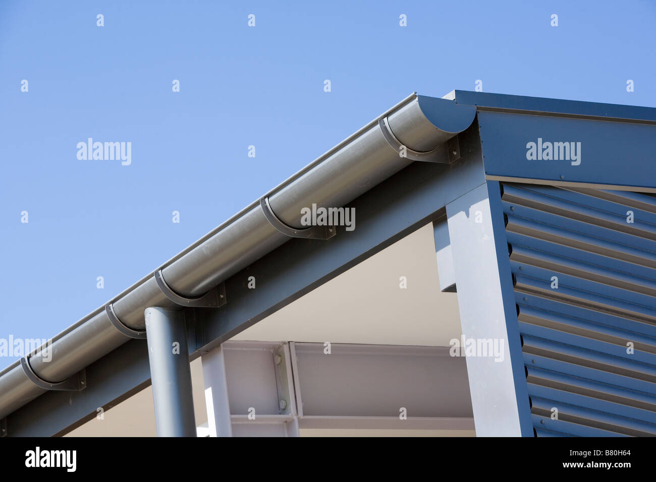 Gouttière de toit Banque D'Images