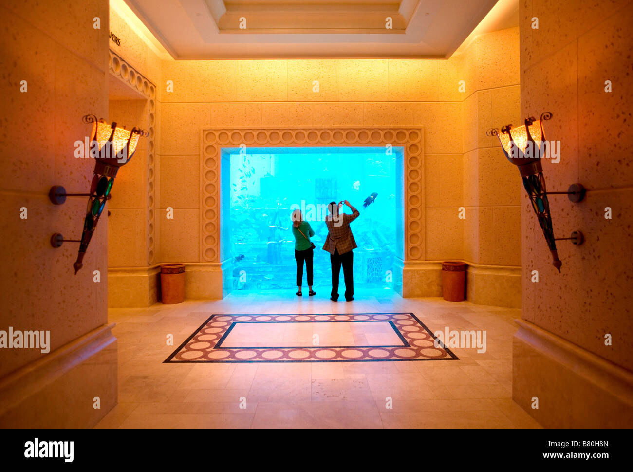 Dans le couloir de l'hôtel Atlantis Palm Jumeirah à Dubai Banque D'Images