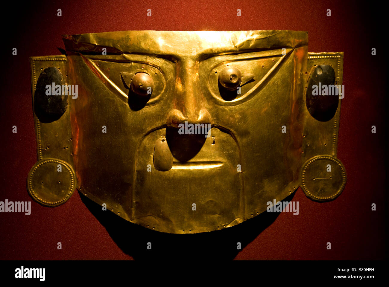 Masque d'or de cérémonie inca Museo del Banco Central de Reserva à Lima, Pérou Banque D'Images