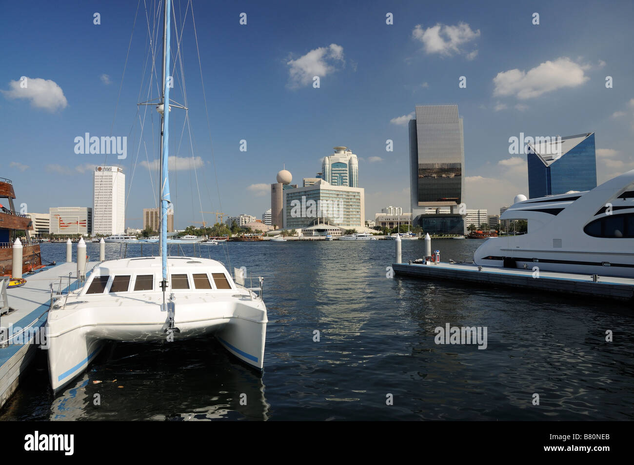 Catamaran à Dubai Creek Banque D'Images