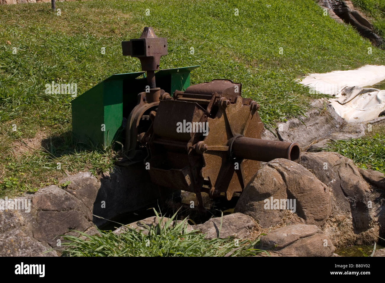 Ancien moulin à eau dans un jardin de Santander Banque D'Images