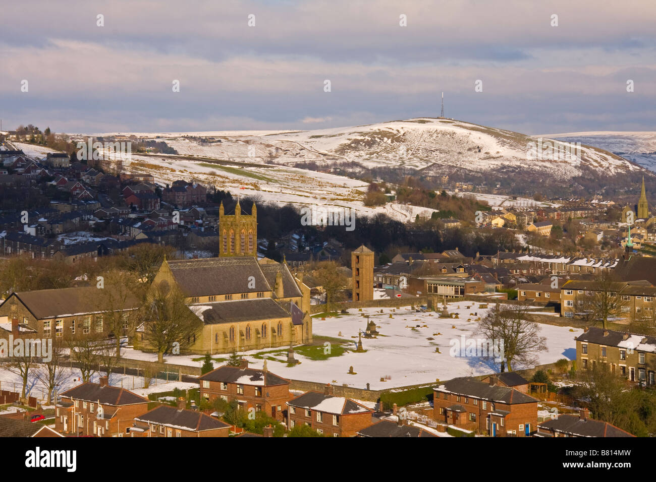 Avis de Mossley au début de février 2009 avec les Pennines à l'arrière-plan Banque D'Images